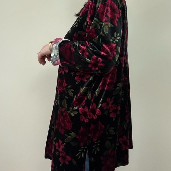 Laura Scott Floral Velvet Cardigan - Picture 3 of 8
